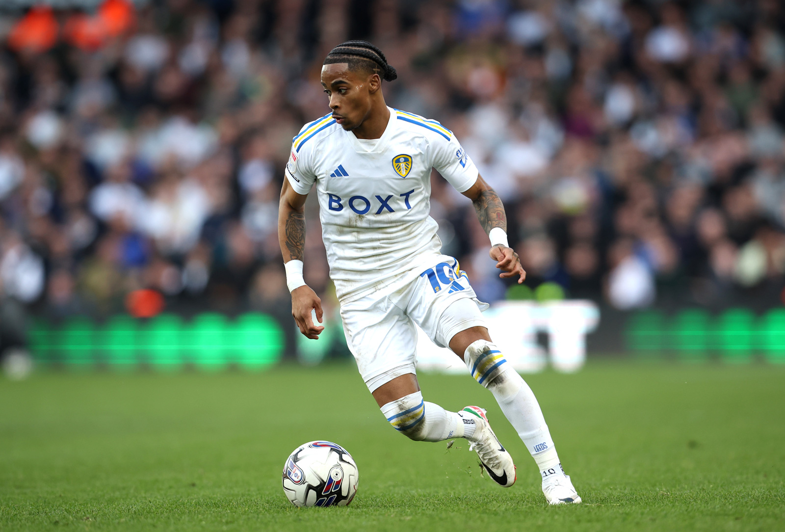 Crysencio Summerville in action for Leeds United