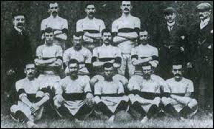 Fred Corbett (front row, centre) with his West Ham United teammates in 1901