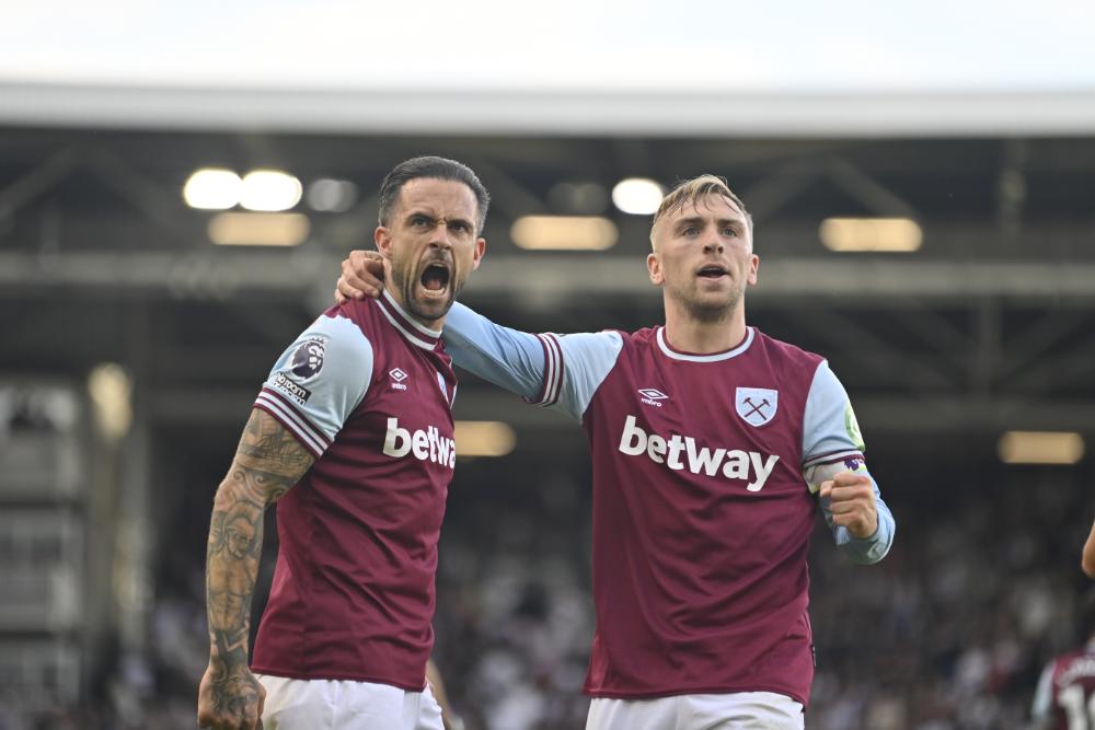 Danny Ings and Jarrod Bowen celebrate at Fulham