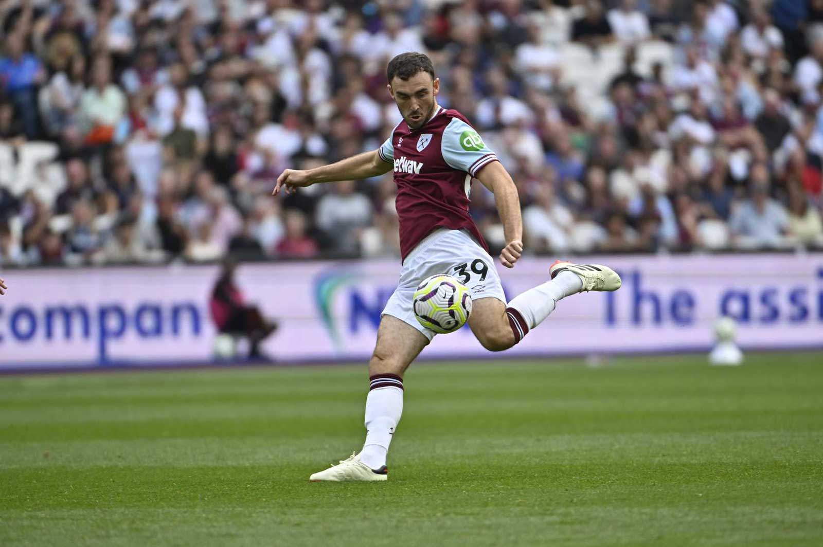 Andy Irving takes a shot against Chelsea