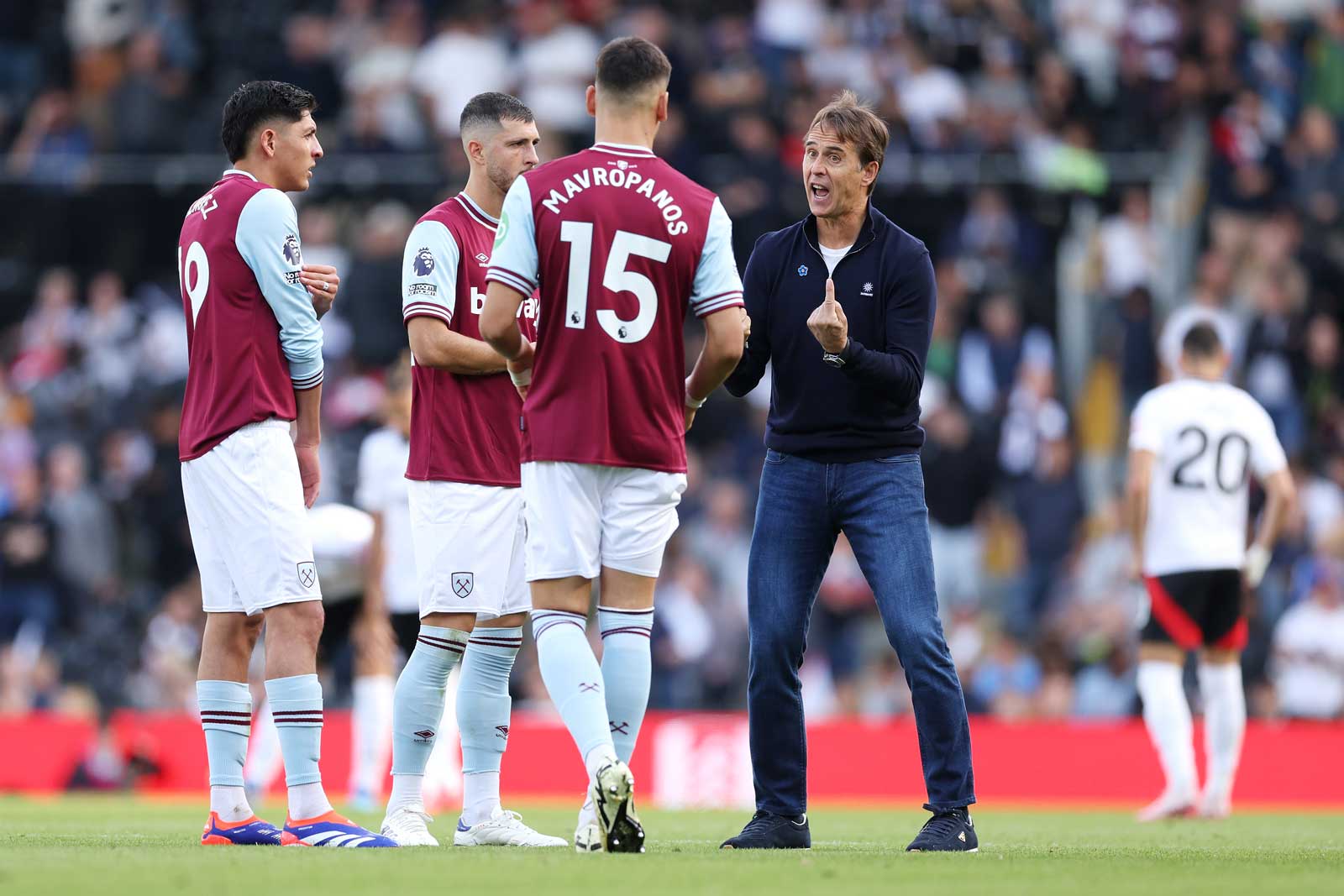 Julen Lopetegui gives instructions at Fulham