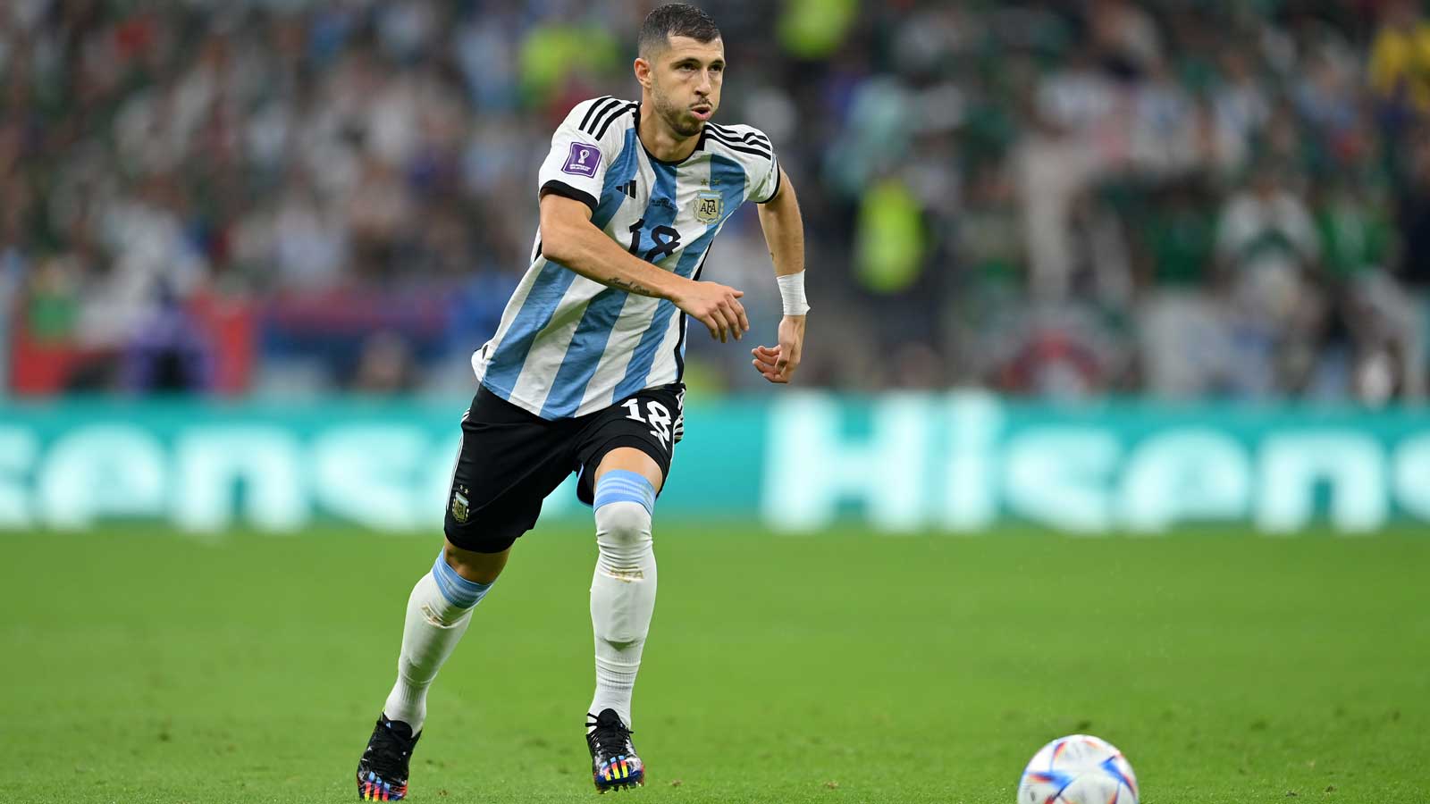 Guido Rodríguez in action for Argentina