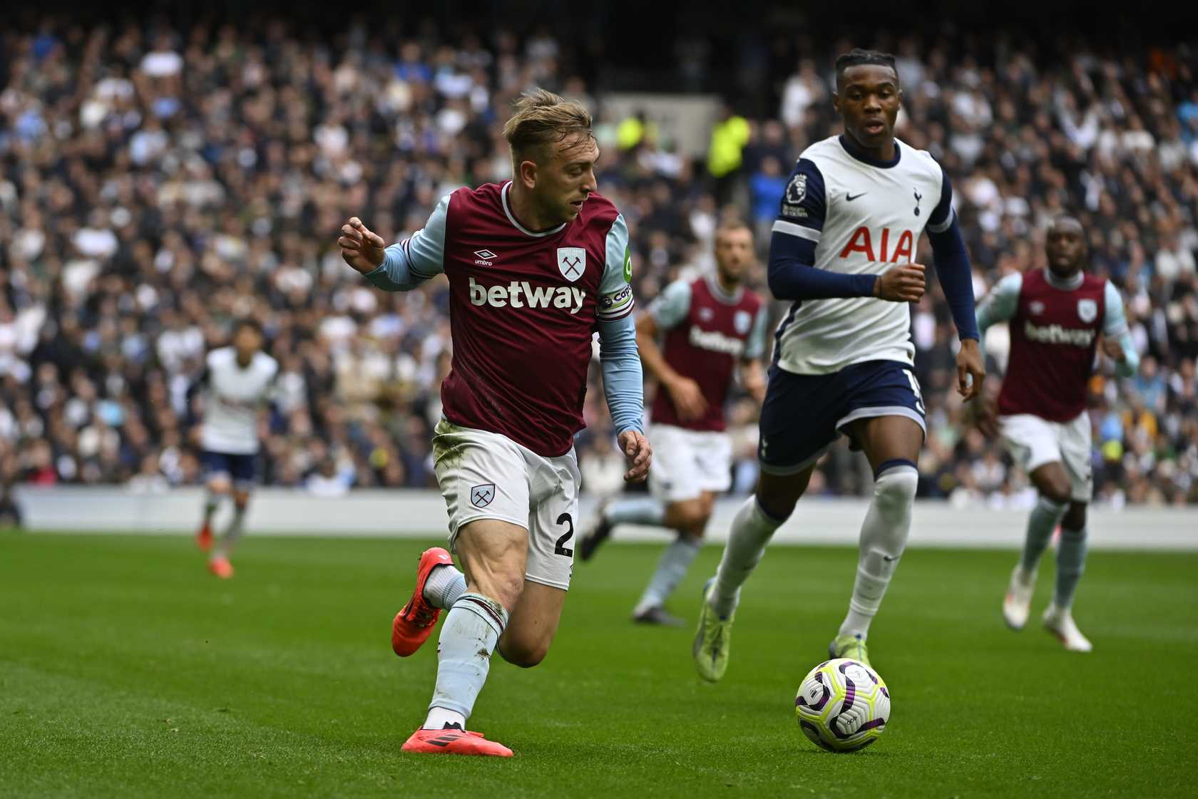 Bowen attacks the Spurs defence