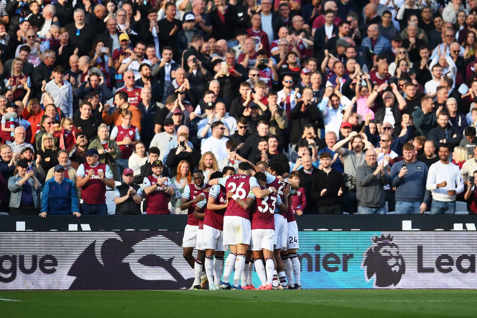 The Hammers players celebrate following Jarrod Bowen's goal against Ipswich