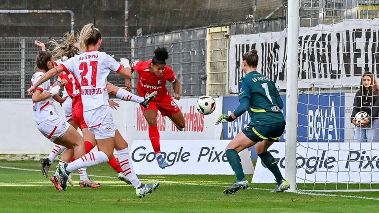 Shekira Martinez scores for Freiburg against Leipzig