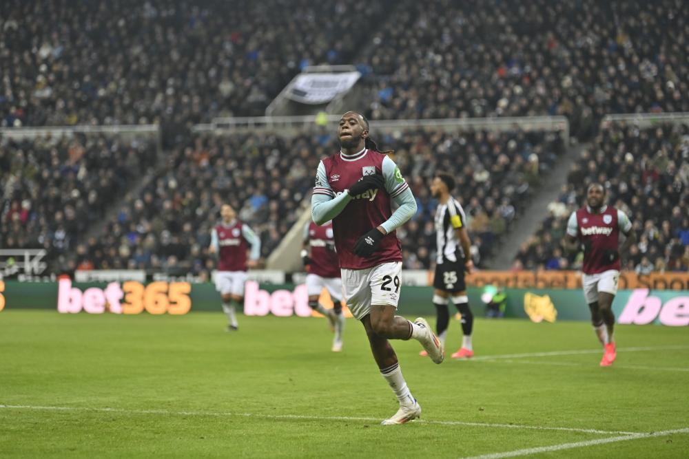 Aaron Wan-Bissaka celebrates his goal at Newcastle