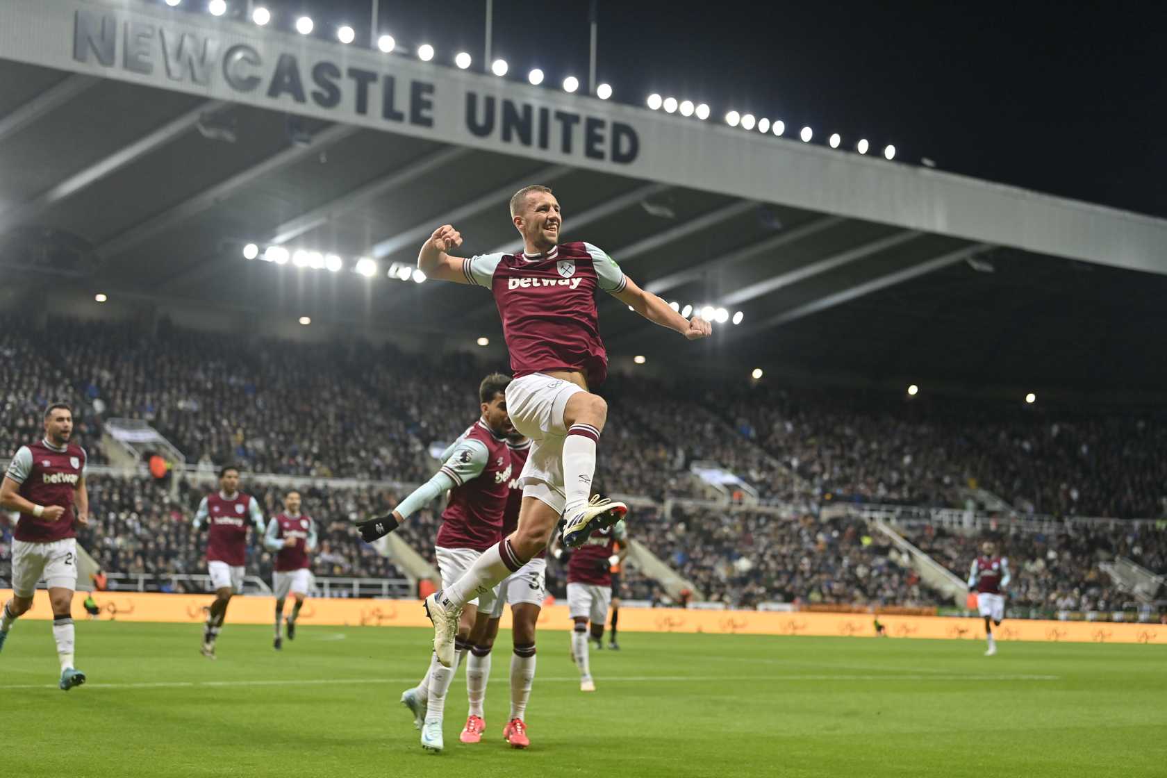 Tomáš Souček celebrates at Newcastle