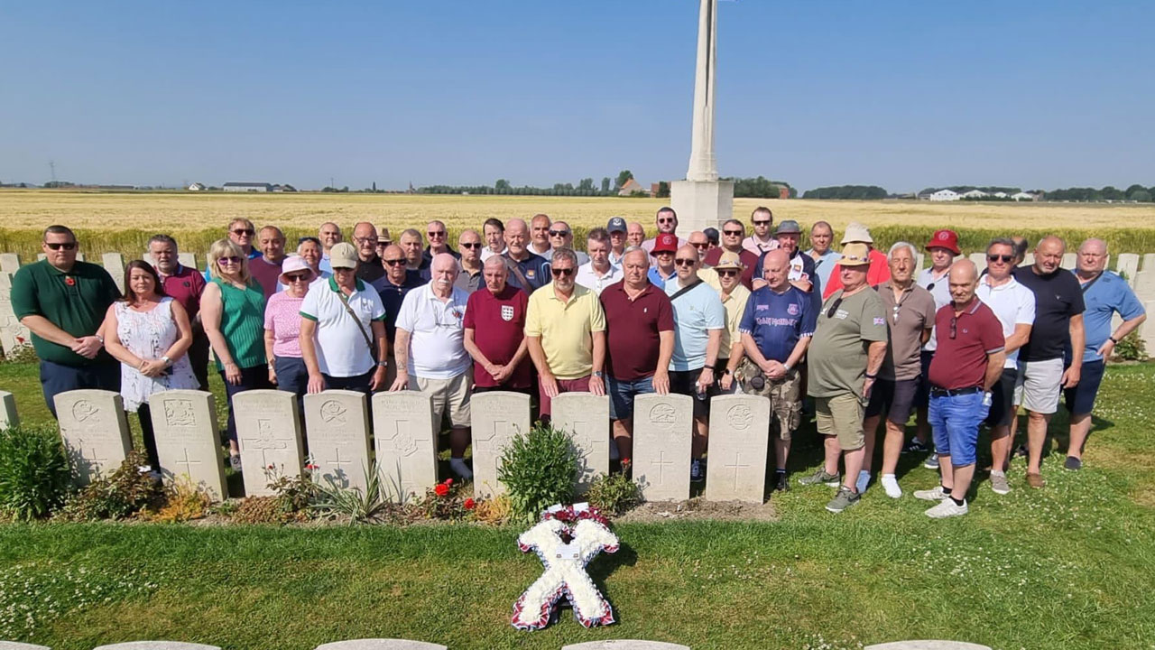 E13 Tours at the site of the Christmas Truce