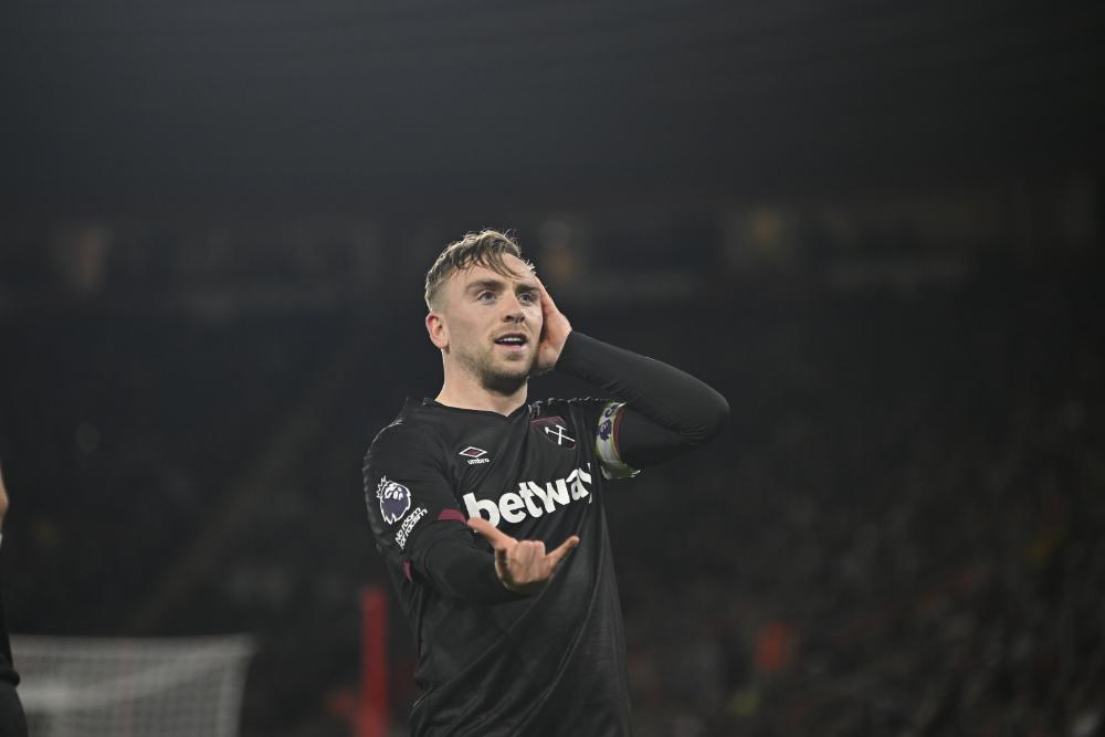 Jarrod Bowen celebrates his goal at Southampton