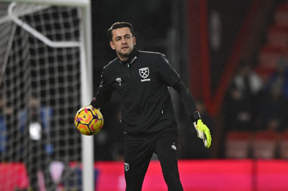 Łukasz Fabiański warms up at Bournemouth