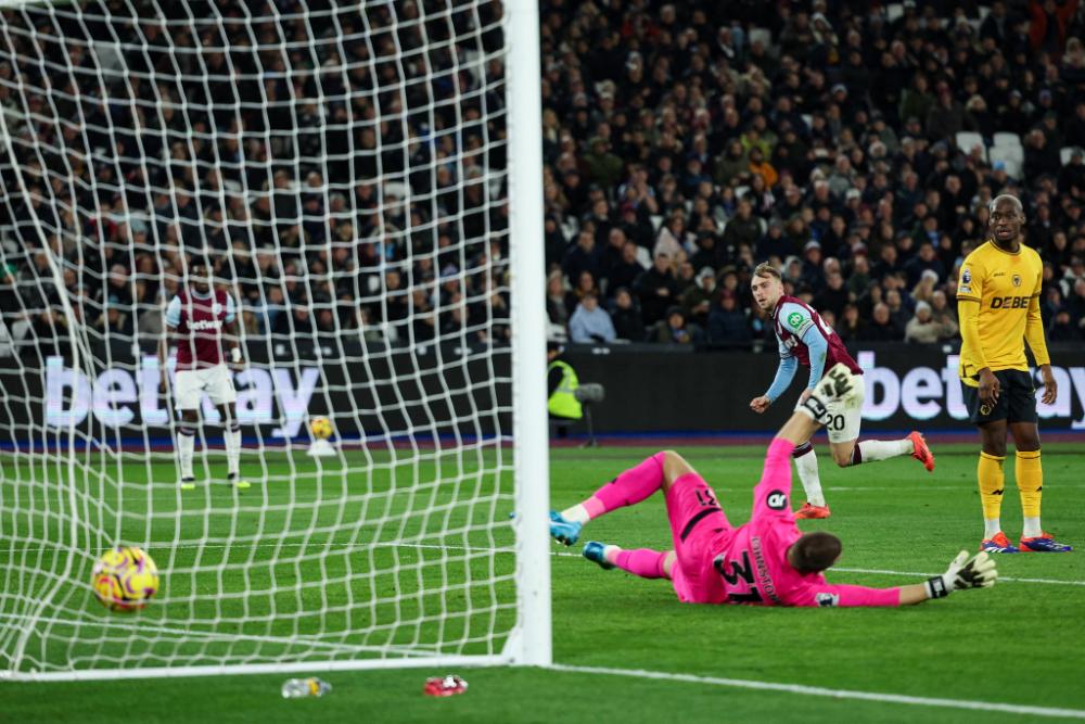 Jarrod Bowen scores against Wolves