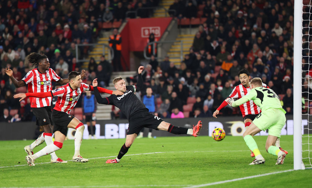 Jarrod Bowen scores at Southampton