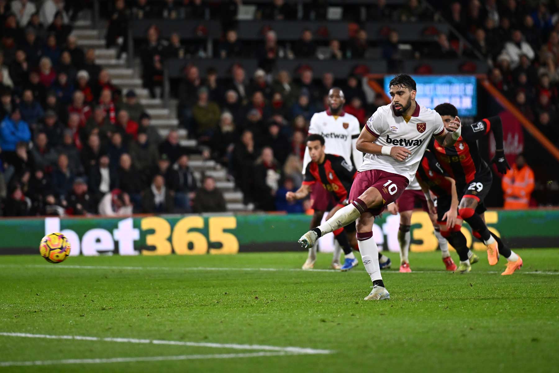 Lucas Paquetá scores at Bournemouth