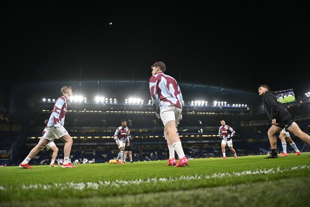 The Hammers warm up at Chelsea