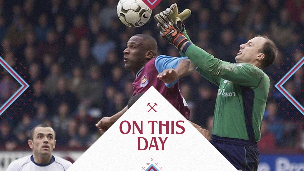 Les Ferdinand battles with Tottenham's Kasey Keller in 2003