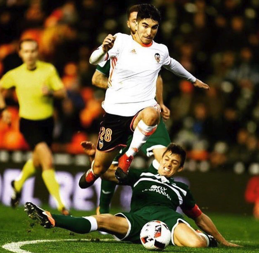 Carlos Soler in action on his Valencia debut