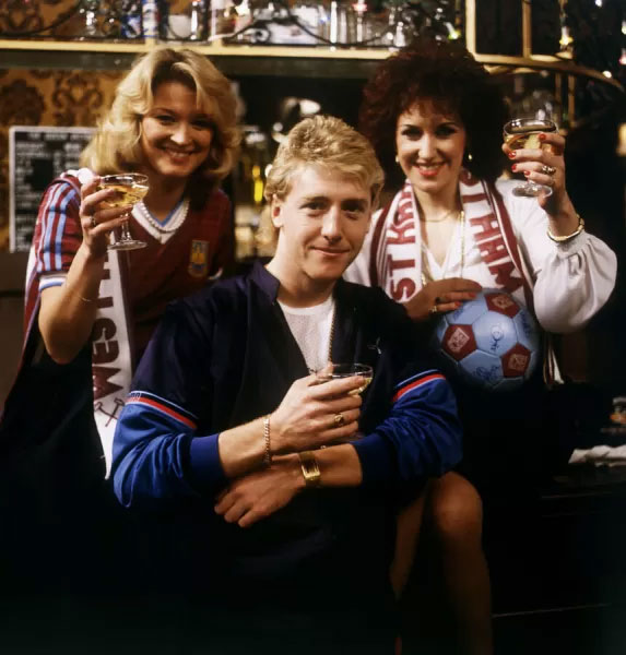 Frank McAvennie in the Queen Vic with EastEnders actors Gillian Taylforth and Anita Dobson