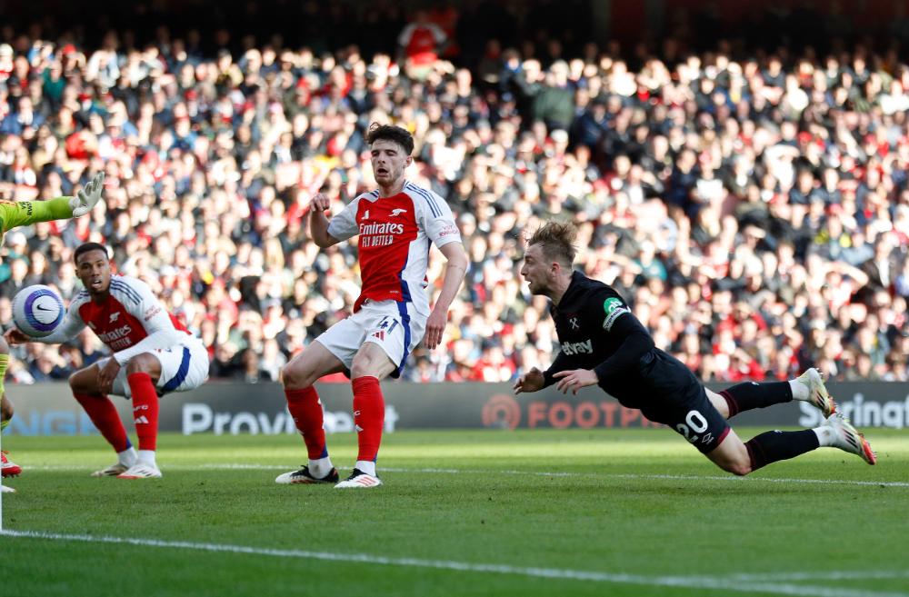 Jarrod Bowen scores at Arsenal