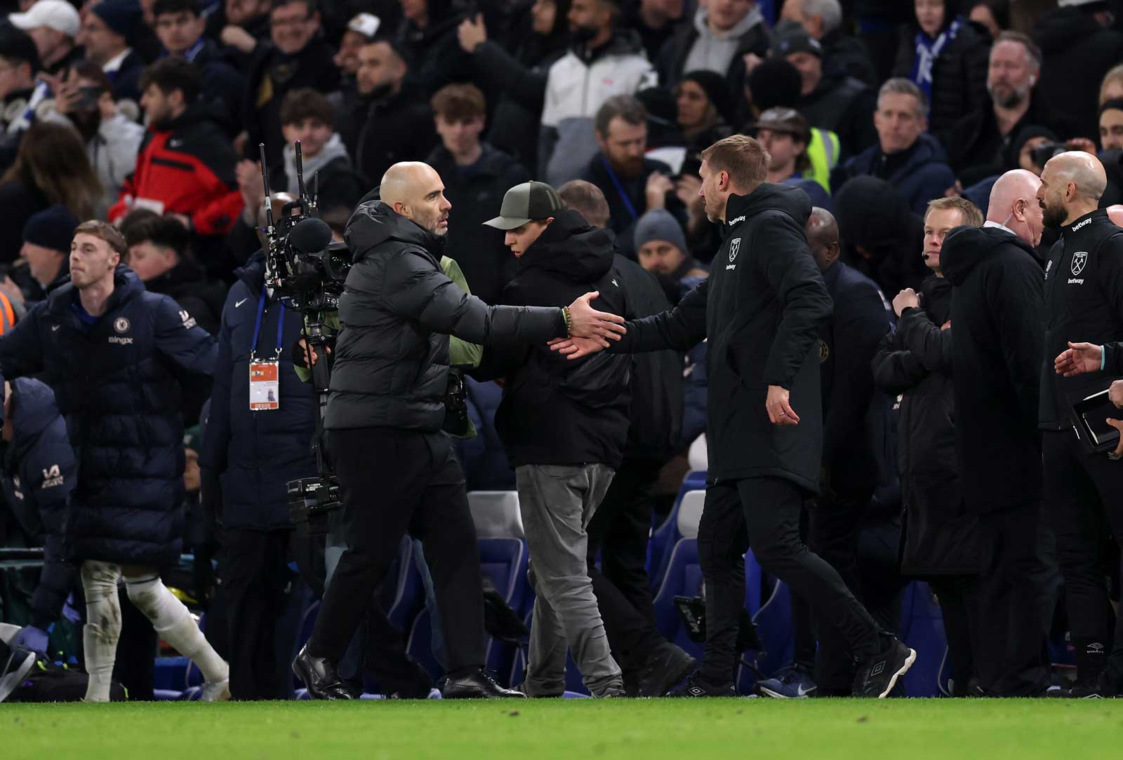 Graham Potter shakes Enzo Maresca's hand at full-time of the Hammers' game at Chelsea