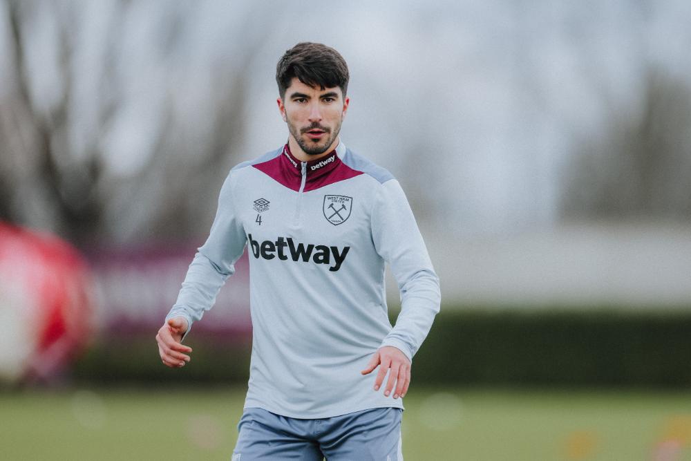 Carlos Soler in training