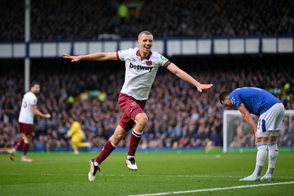 Tomáš Souček celebrates scoring at Everton