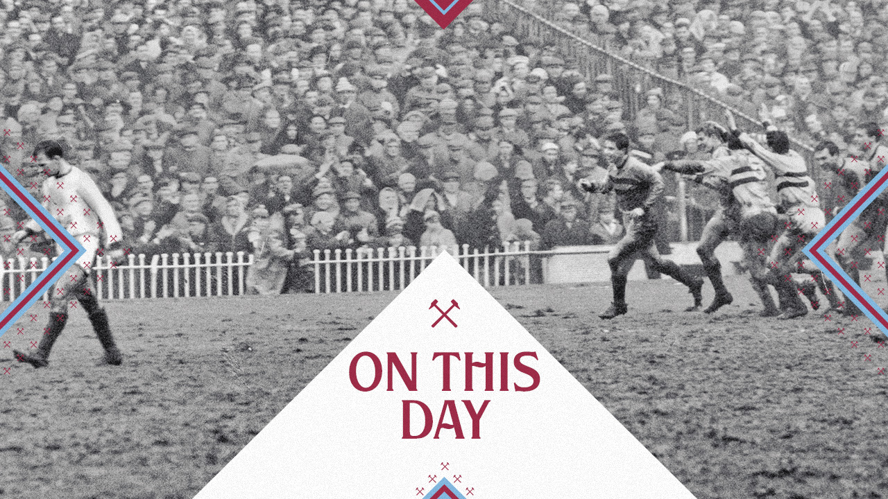 West Ham defeat Manchester United in 1964