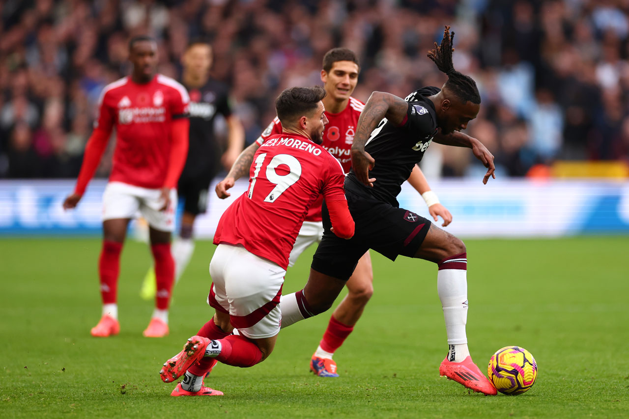 Aaron Wan-Bissaka in action against Nottingham Forest