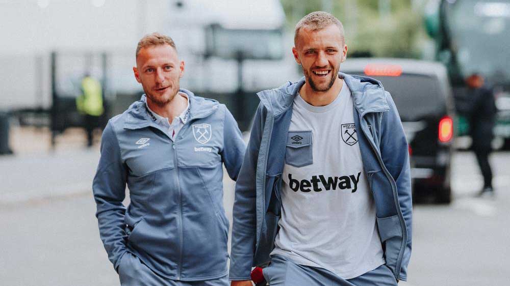 Vladimír Coufal and Tomáš Souček arrive at London Stadium