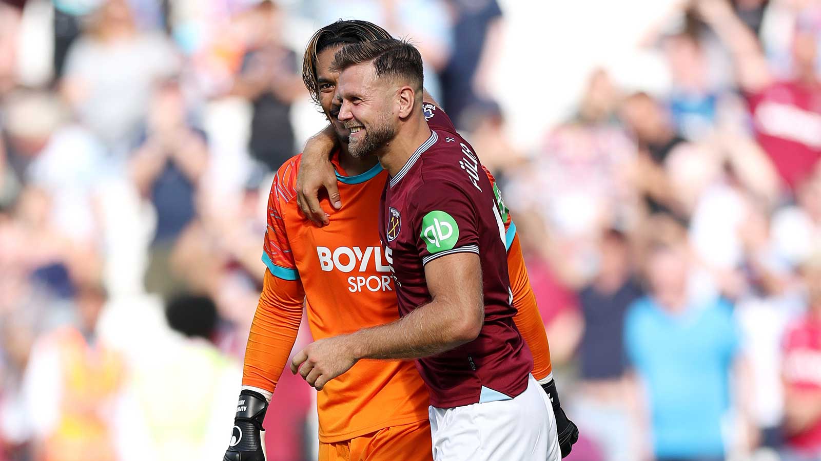 Niclas Füllkrug celebrates with Alphonse Areola