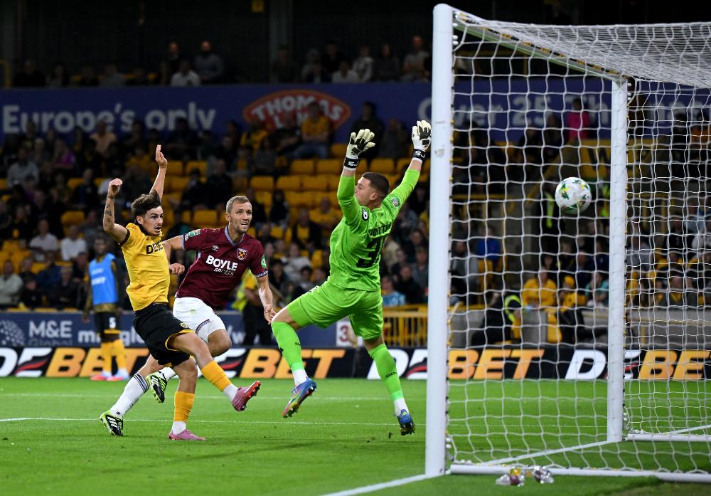 Tomáš Soućek scores at Wolves