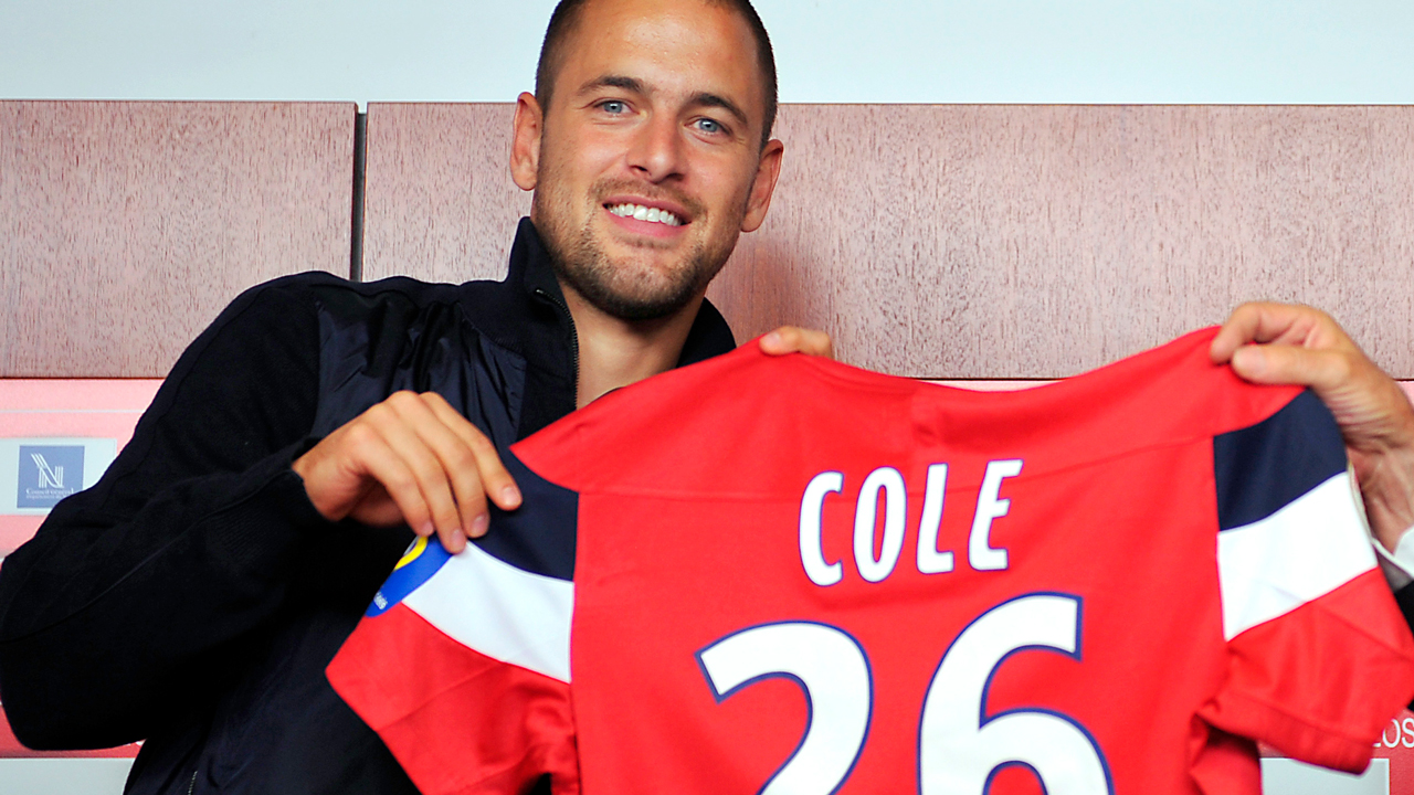 Joe Cole signs for Lille