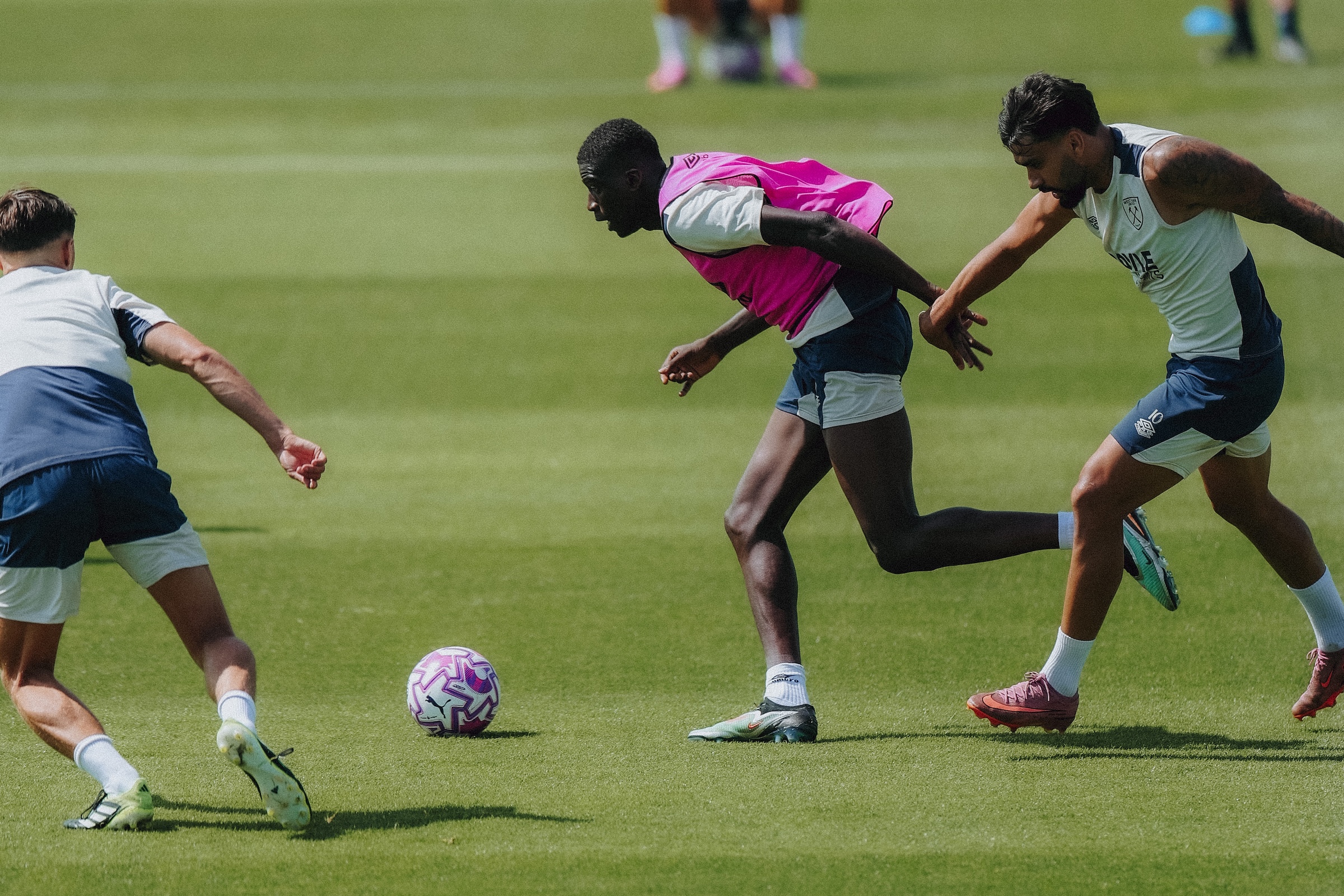 Mohamadou Kanté in action during first team training