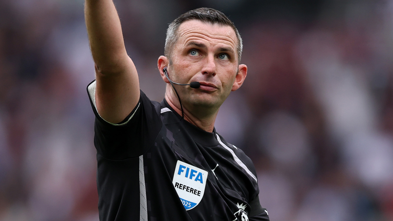 Referee Michael Oliver
