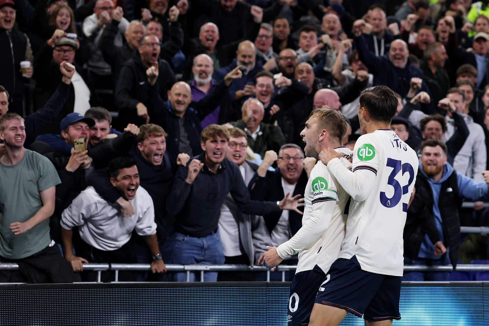 Freddie Potts celebrates with Jarrod Bowen after the skipper equalised at Everton