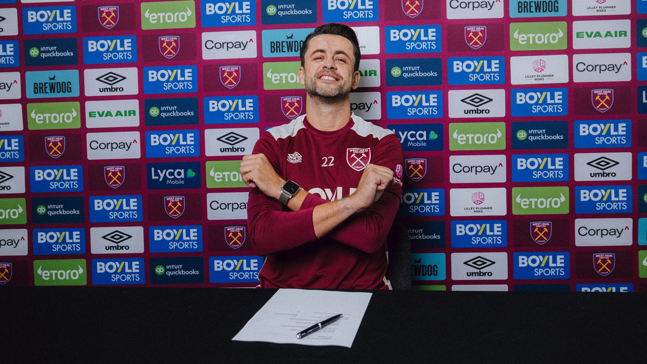 Lukasz Fabianski makes crossed Hammers