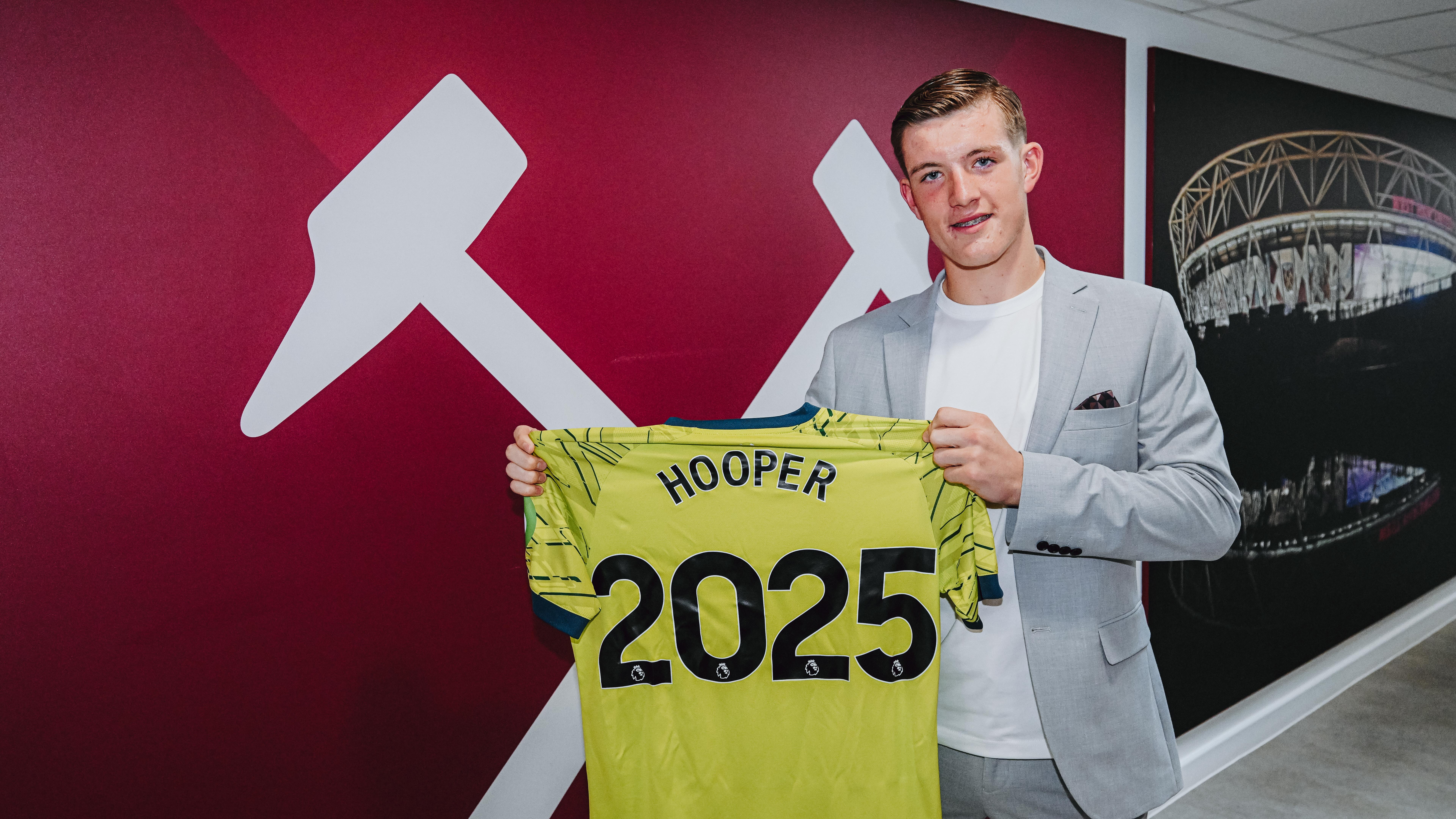 Finley Hooper signs first professional contract