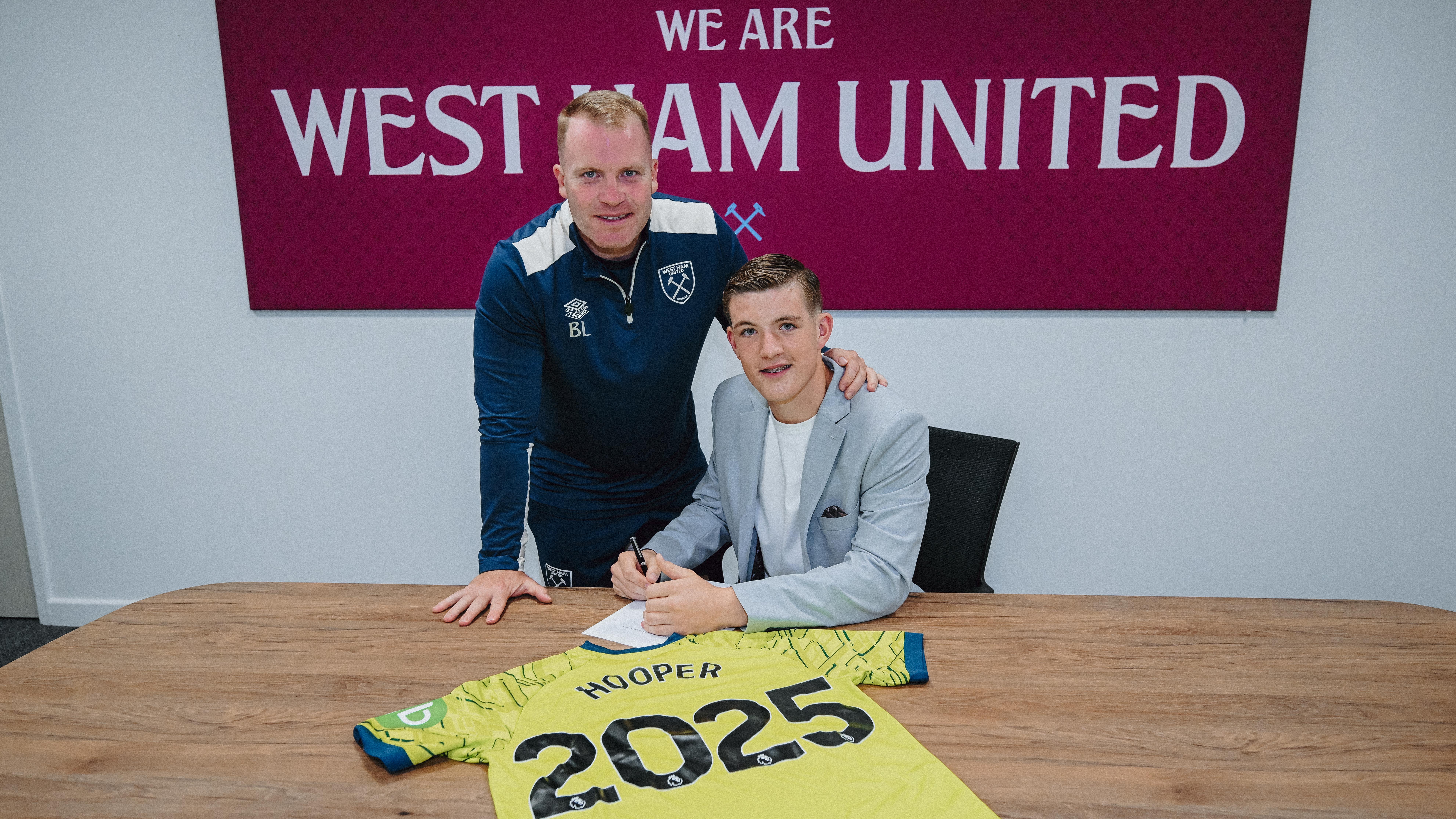Finley Hooper signs first professional contract