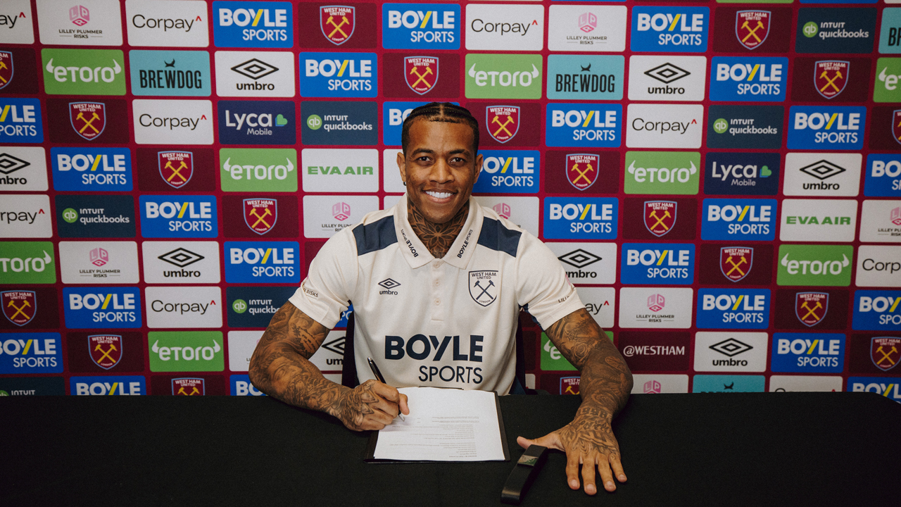 Igor Julio signs