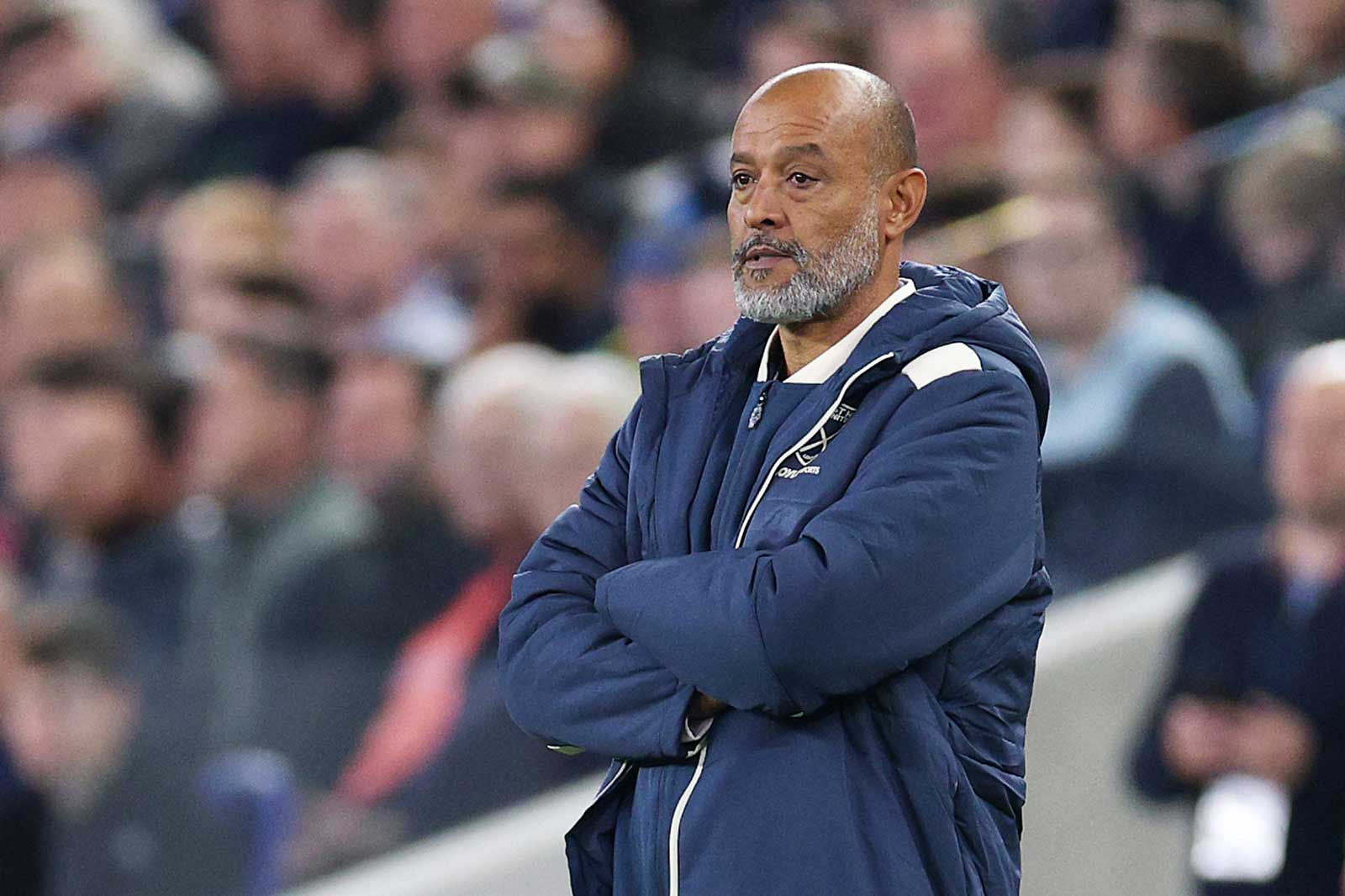Nuno in the dugout at Everton