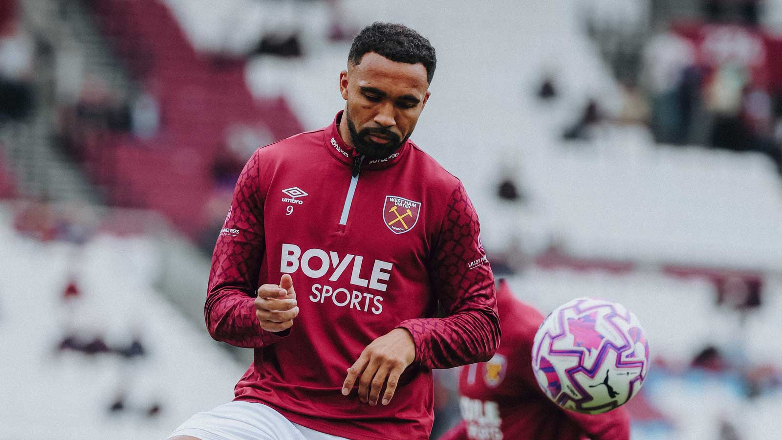 Callum Wilson warms-up ahead of the game against Crystal Palace