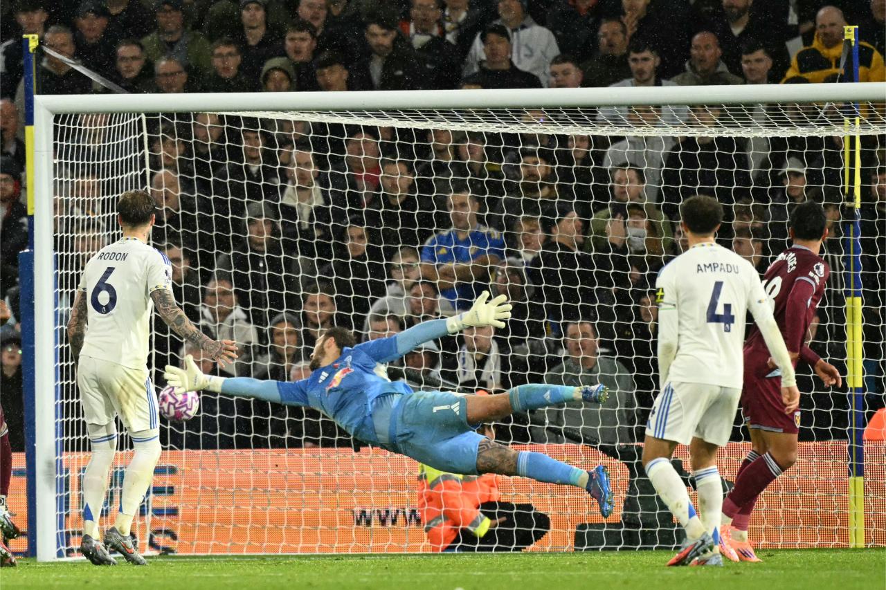 Mateus Fernandes scores at Leeds United