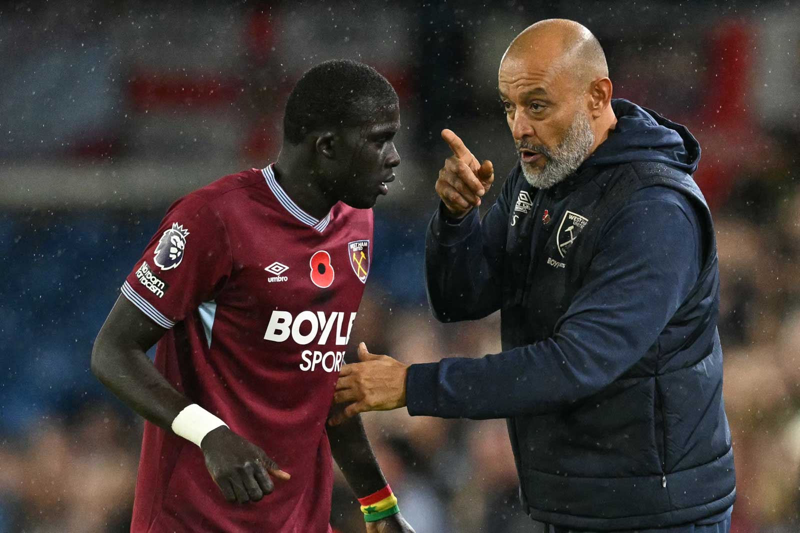 Nuno gives instruction to El Hadji Malick Diouf