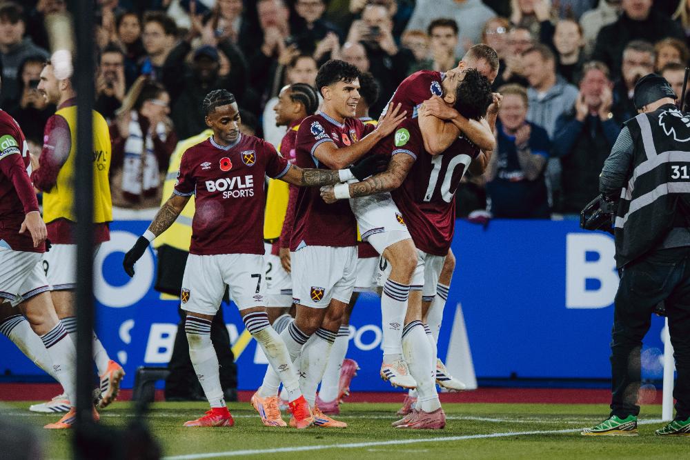 The Hammers' celebrate Tomáš Souček's goal against Burnley