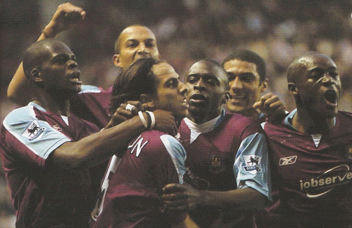 Yossi Benayoun celebrates