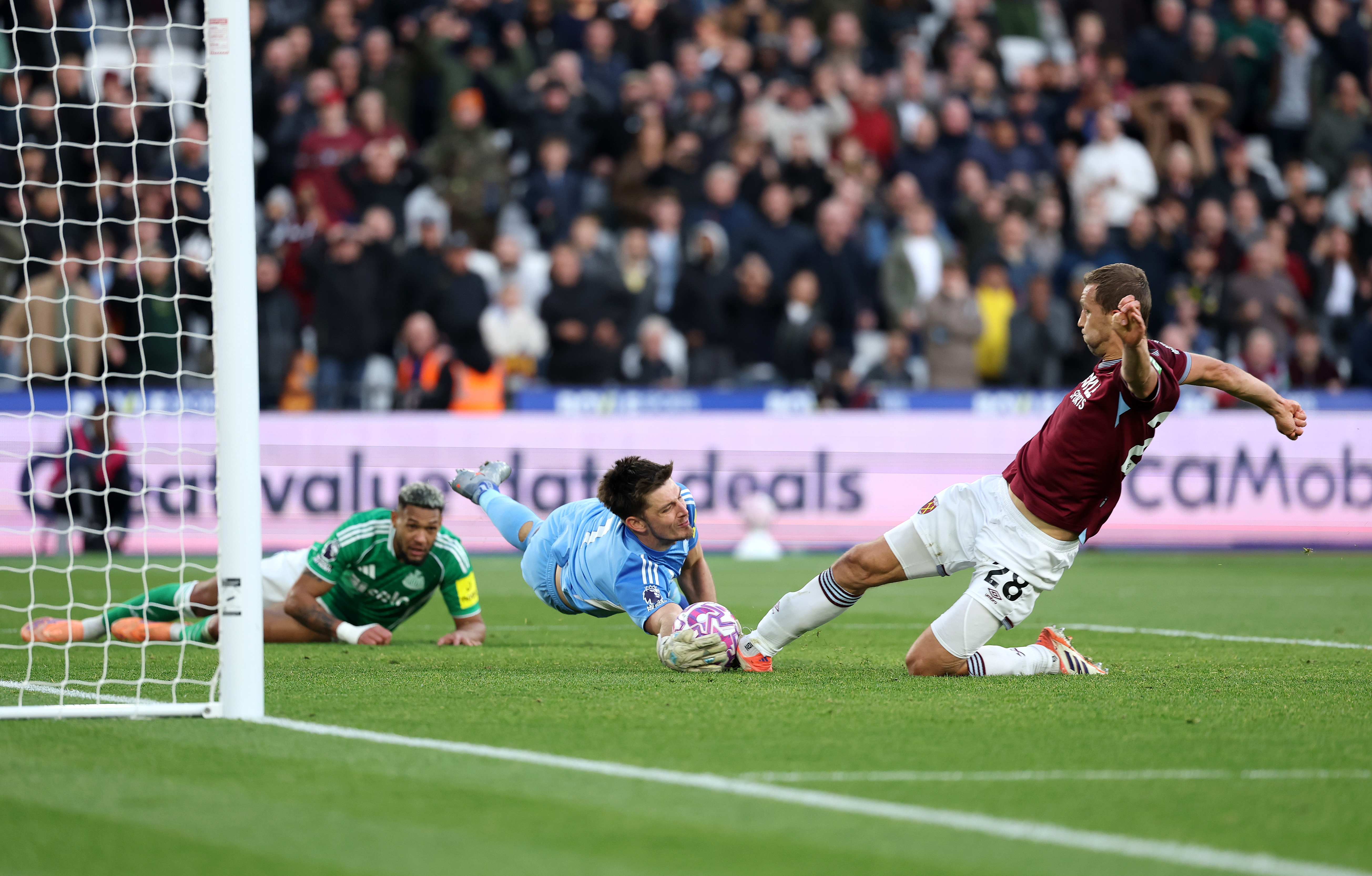 Tomáš Souček scores against Newcastle