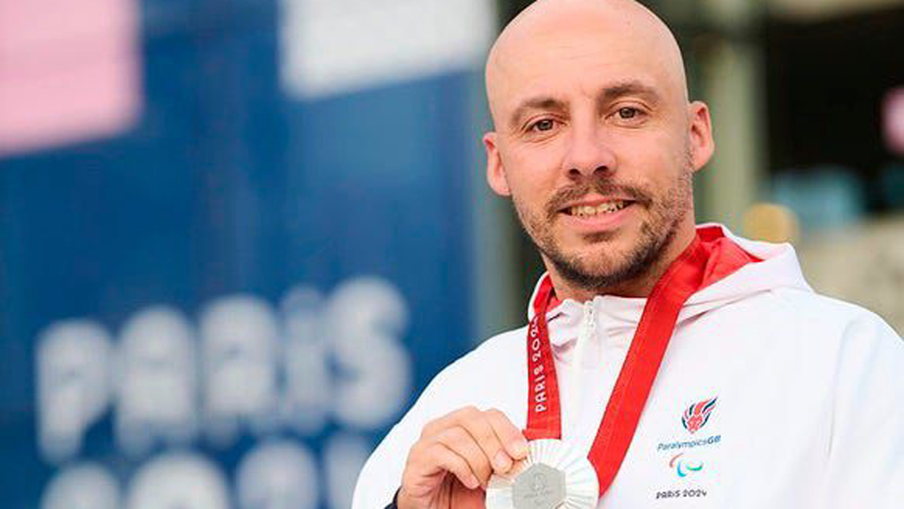 Andy Lapthorne with his Paris 2024 Olympic Silver medal
