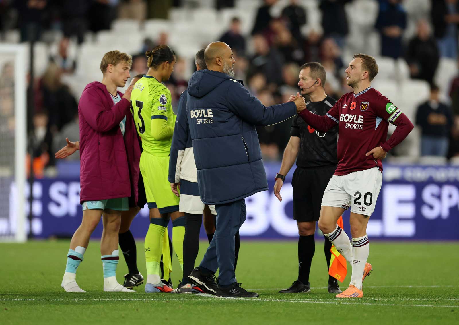 Nuno congratulates Jarrod Bowen at full-time against Burnley