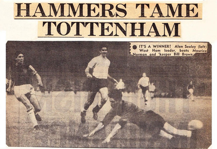 West Ham beat champions Tottenham in 1961