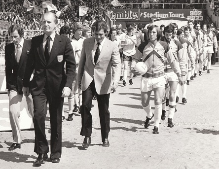 John Lyall leads the Hammers onto the Wembley pitch