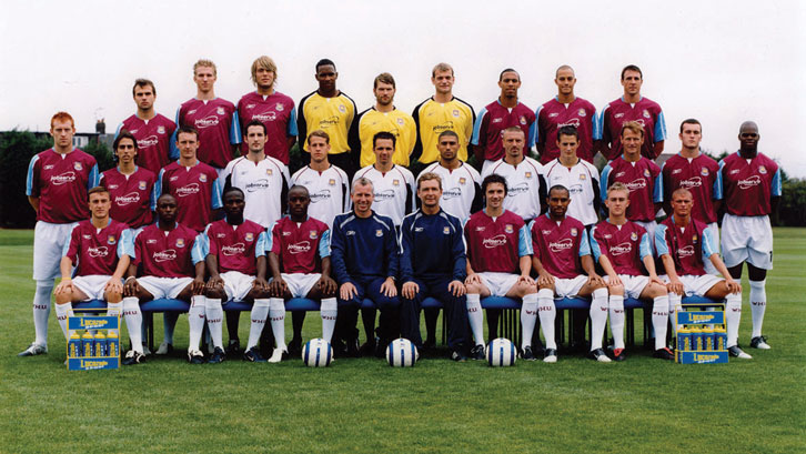 Collins (back row, far left) and Gabbidon (front row, third from right) in the 2005/06 squad photo